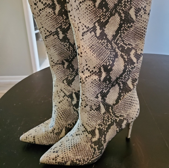 Steve Madden "KINGA" Snakeskin Boot, Size 8 - Picture 2 of 6